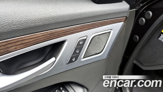 Genesis G80 2018 — photo 23