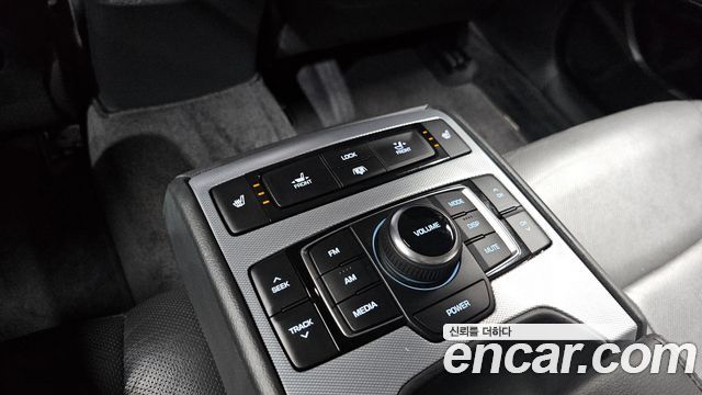 Genesis G80 2018 — photo 25