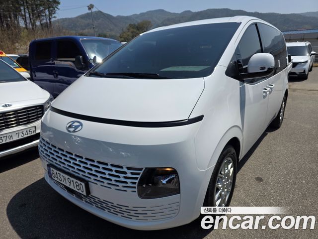 Hyundai Staria 2023 — photo 1