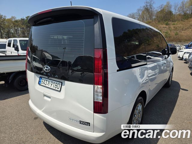 Hyundai Staria 2023 — photo 2