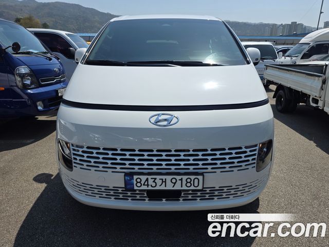 Hyundai Staria 2023 — photo 3