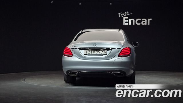 Mercedes-Benz C-Class 2018 — photo 4
