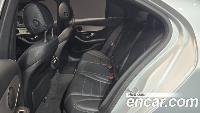 Mercedes-Benz C-Class 2018 — photo 11
