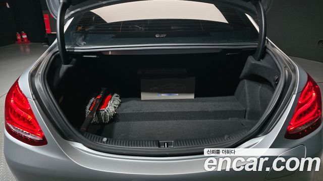 Mercedes-Benz C-Class 2018 — photo 20