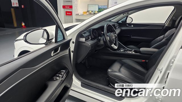 Kia K5 2023 — photo 10