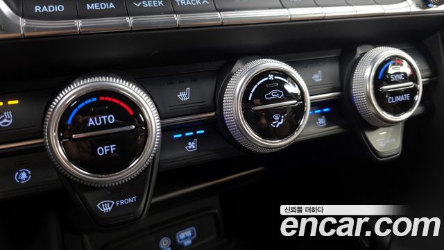 Genesis G70 2019 — photo 25