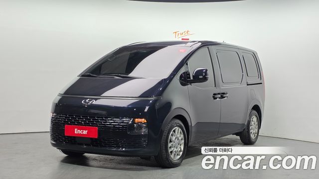 Hyundai Staria 2023 — photo 1
