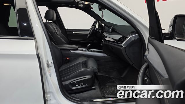 BMW X5 2018 — photo 11