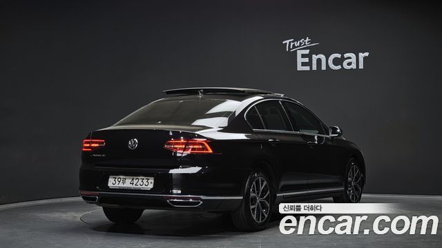 Volkswagen Passat 2018 — photo 2