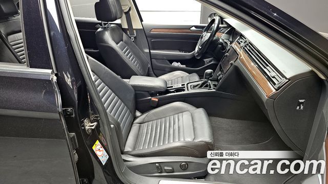 Volkswagen Passat 2018 — photo 10