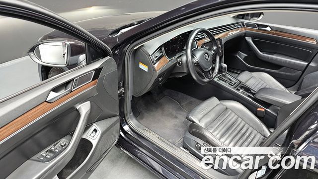 Volkswagen Passat 2018 — photo 11