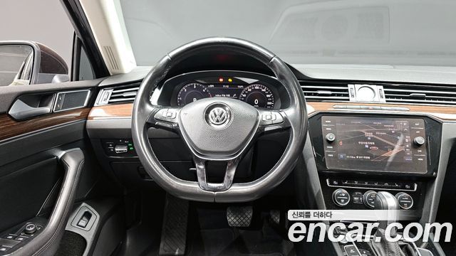 Volkswagen Passat 2018 — photo 12
