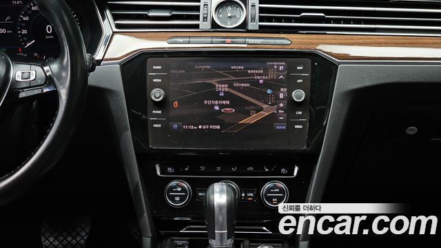 Volkswagen Passat 2018 — photo 13