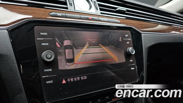 Volkswagen Passat 2018 — photo 14