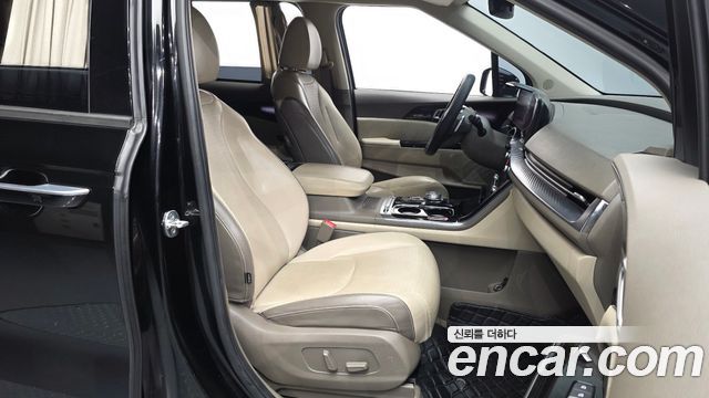 Kia Canival 2021 — photo 11