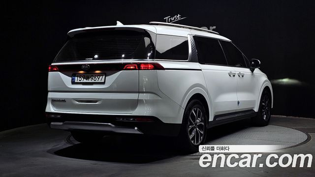 Kia Canival 2021 — photo 2