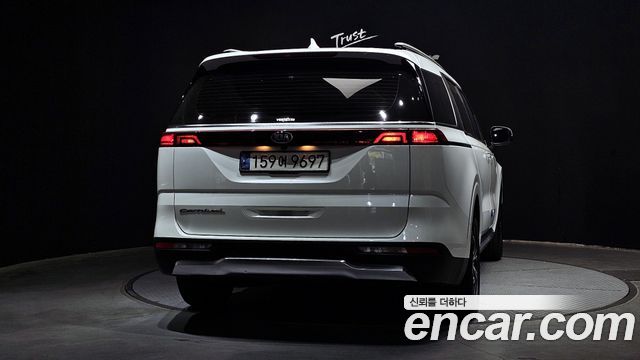 Kia Canival 2021 — photo 4
