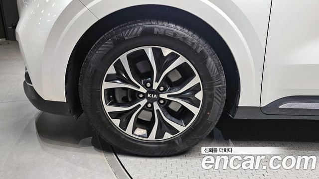 Kia Canival 2021 — photo 5