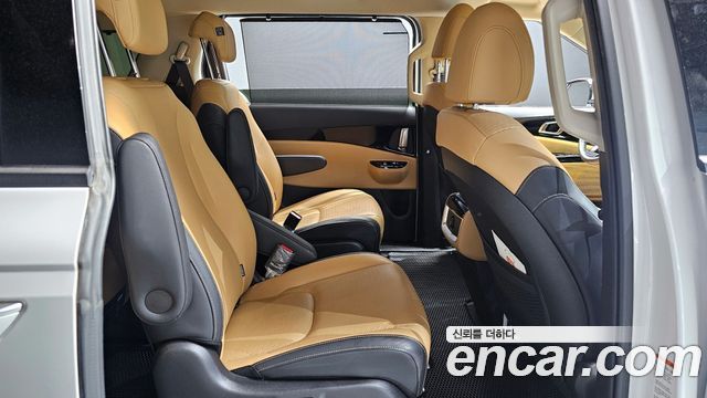 Kia Canival 2021 — photo 11