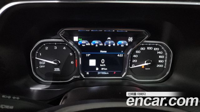 GMC Yukon 2021 — photo 11