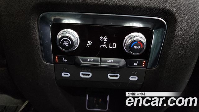 GMC Yukon 2021 — photo 31