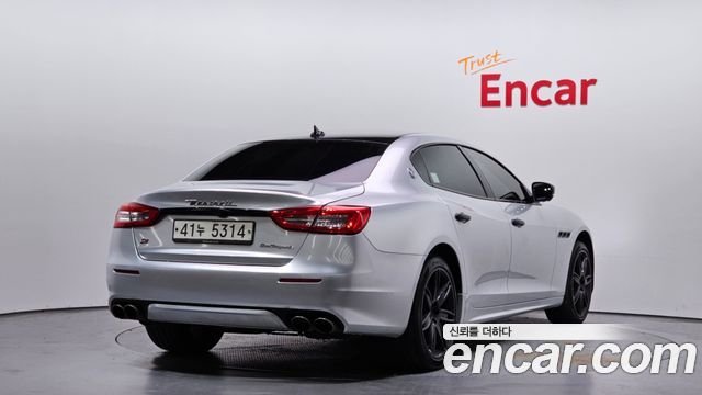 Maserati Quattroporte 2017 — photo 2