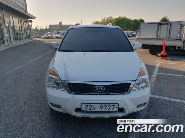 Kia Canival 2011 — photo 2