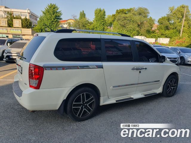 Kia Canival 2011 — photo 4