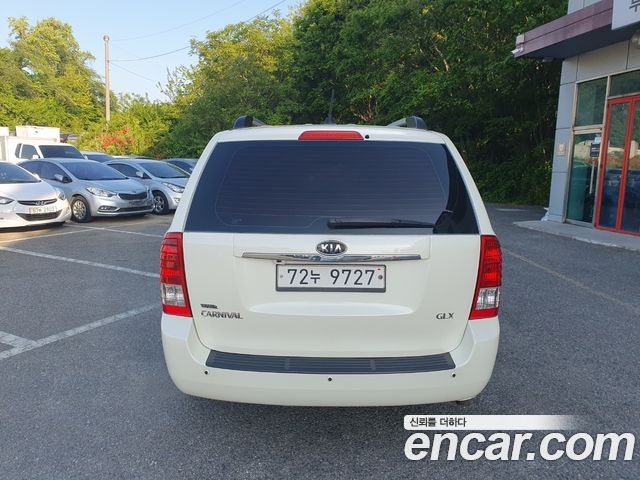 Kia Canival 2011 — photo 5