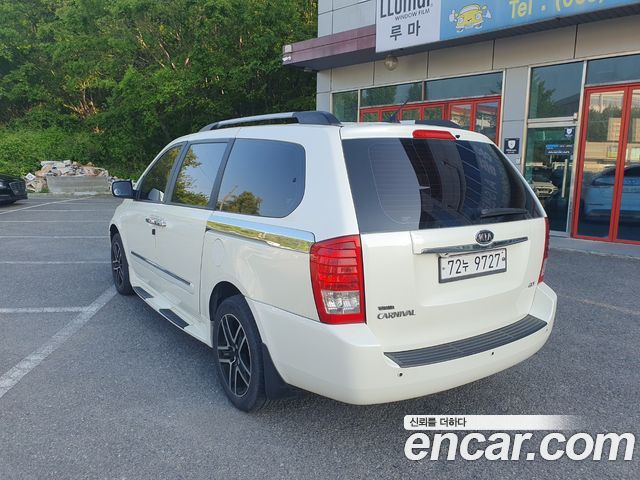 Kia Canival 2011 — photo 6