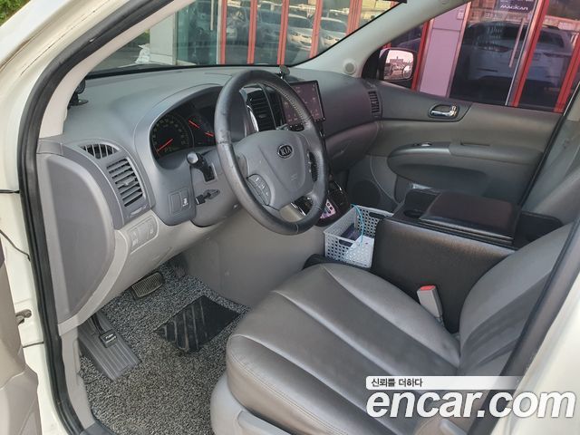 Kia Canival 2011 — photo 8