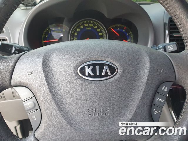 Kia Canival 2011 — photo 10
