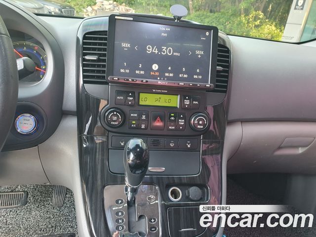 Kia Canival 2011 — photo 12