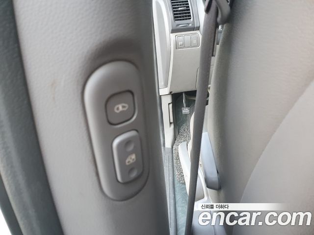 Kia Canival 2011 — photo 16