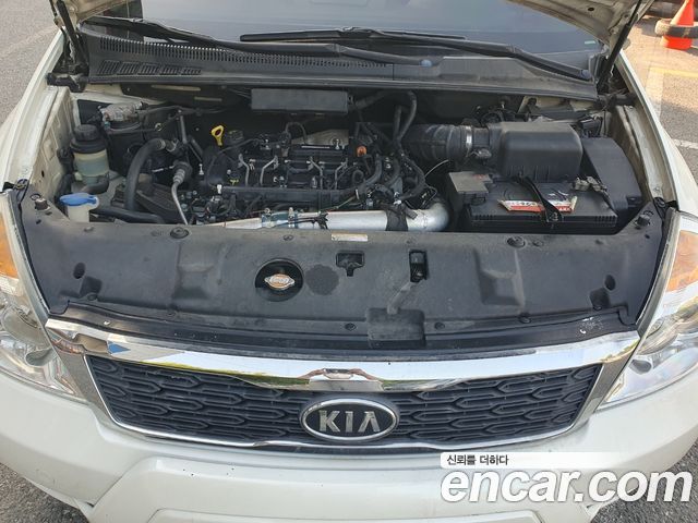 Kia Canival 2011 — photo 20