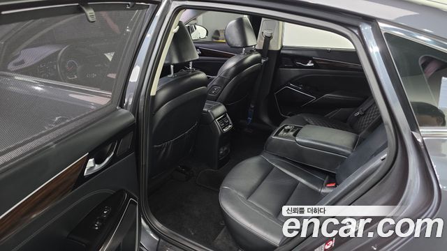 Kia K7 2018 — photo 11