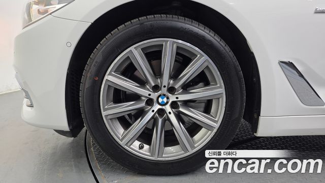 BMW 5-Series 2018 — photo 5