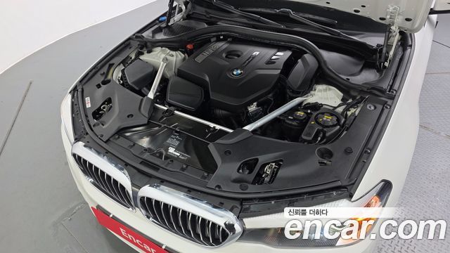 BMW 5-Series 2018 — photo 6