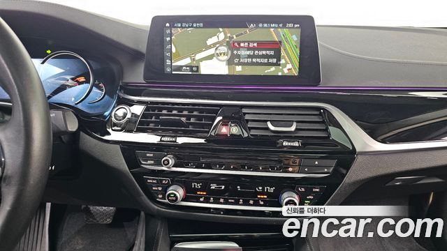 BMW 5-Series 2018 — photo 18