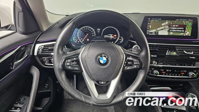 BMW 5-Series 2018 — photo 19