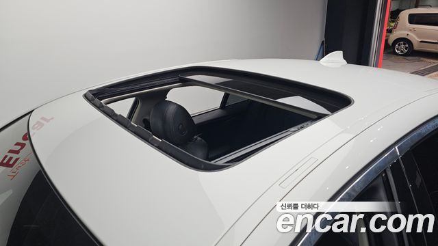 BMW 5-Series 2018 — photo 22