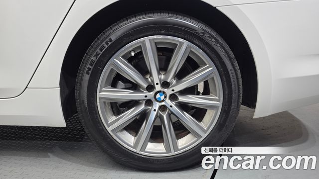 BMW 5-Series 2018 — photo 7