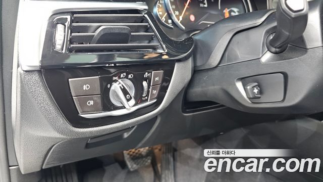 BMW 5-Series 2018 — photo 27