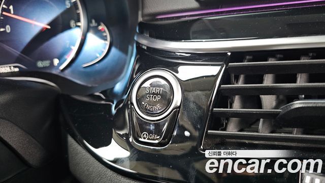 BMW 5-Series 2018 — photo 28
