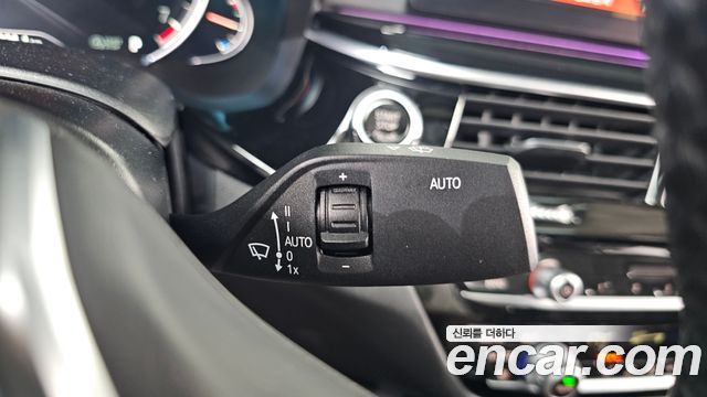 BMW 5-Series 2018 — photo 29