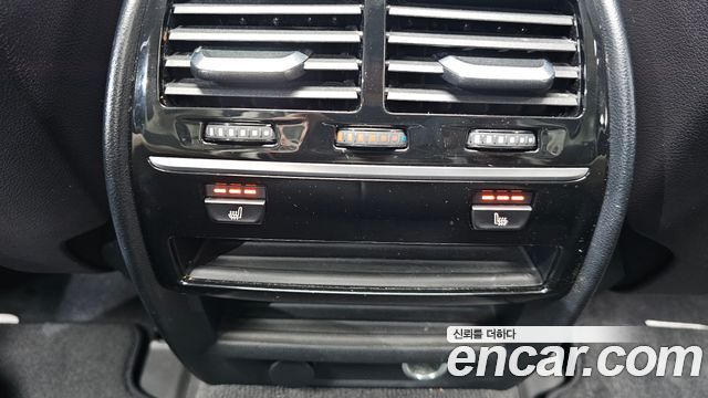 BMW 5-Series 2018 — photo 33
