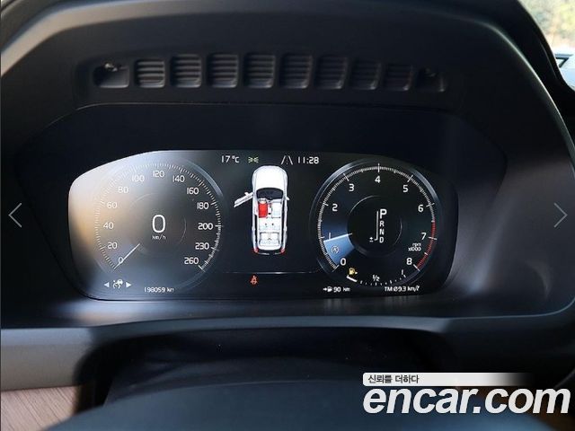 Volvo XC90 2018 — photo 9