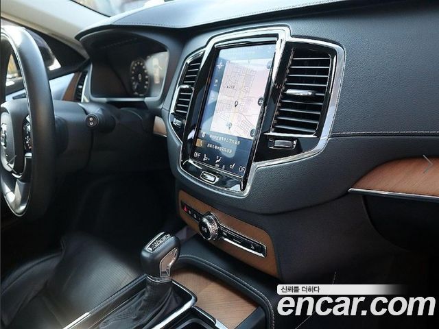 Volvo XC90 2018 — photo 11