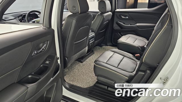 Chevrolet Korea Traverse 2023 — photo 11