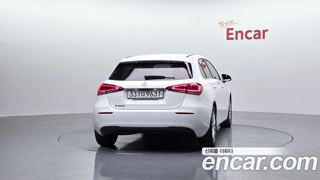 Mercedes-Benz A-Class 2019 — photo 4